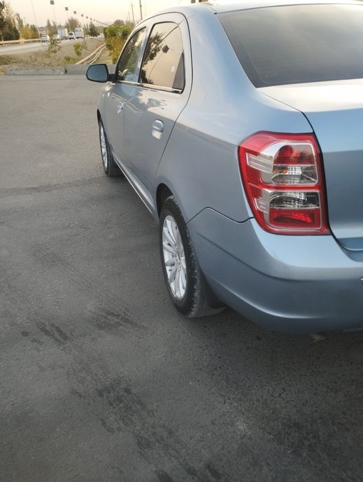 Holati yaxshi minishga tayyor naxtga sotiladi