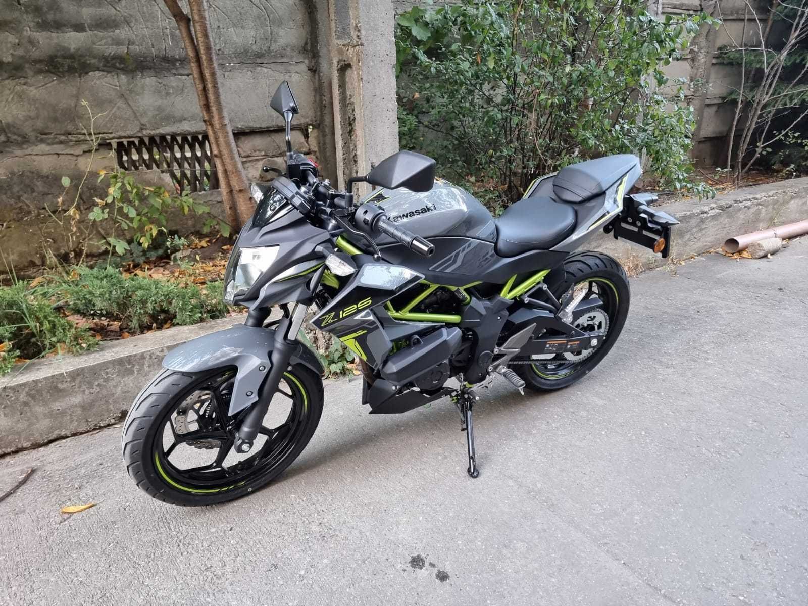 Motocicleta noua naked Kawasaki Z125 2023 gri in stoc