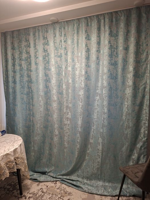 Шторы в отличном состоянии.