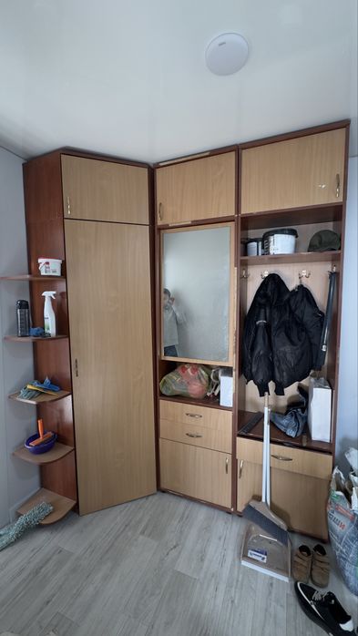 Продам угловую прихожею