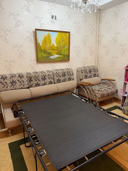 Раскладной диван  и два кресла