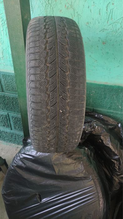 Зимние шины, 45000т  размер 205/60/16.