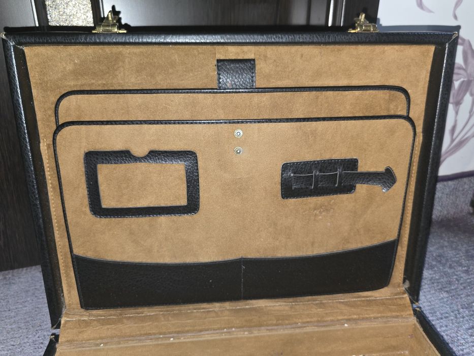 Geanta Servieta Diplomat neagra, folosita dar bună, fara defecte, ca i