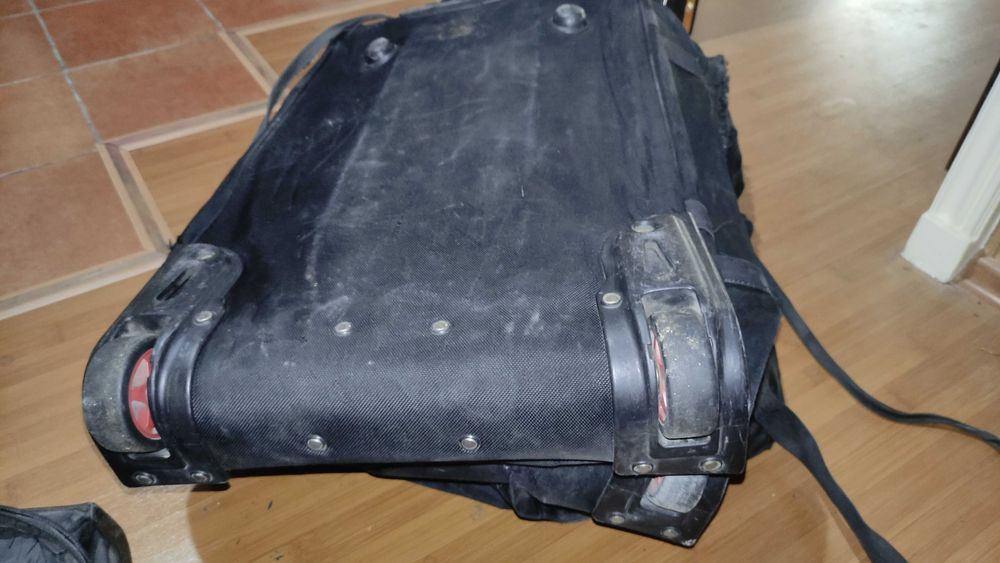 Чемоданы и сумки  на запчасти