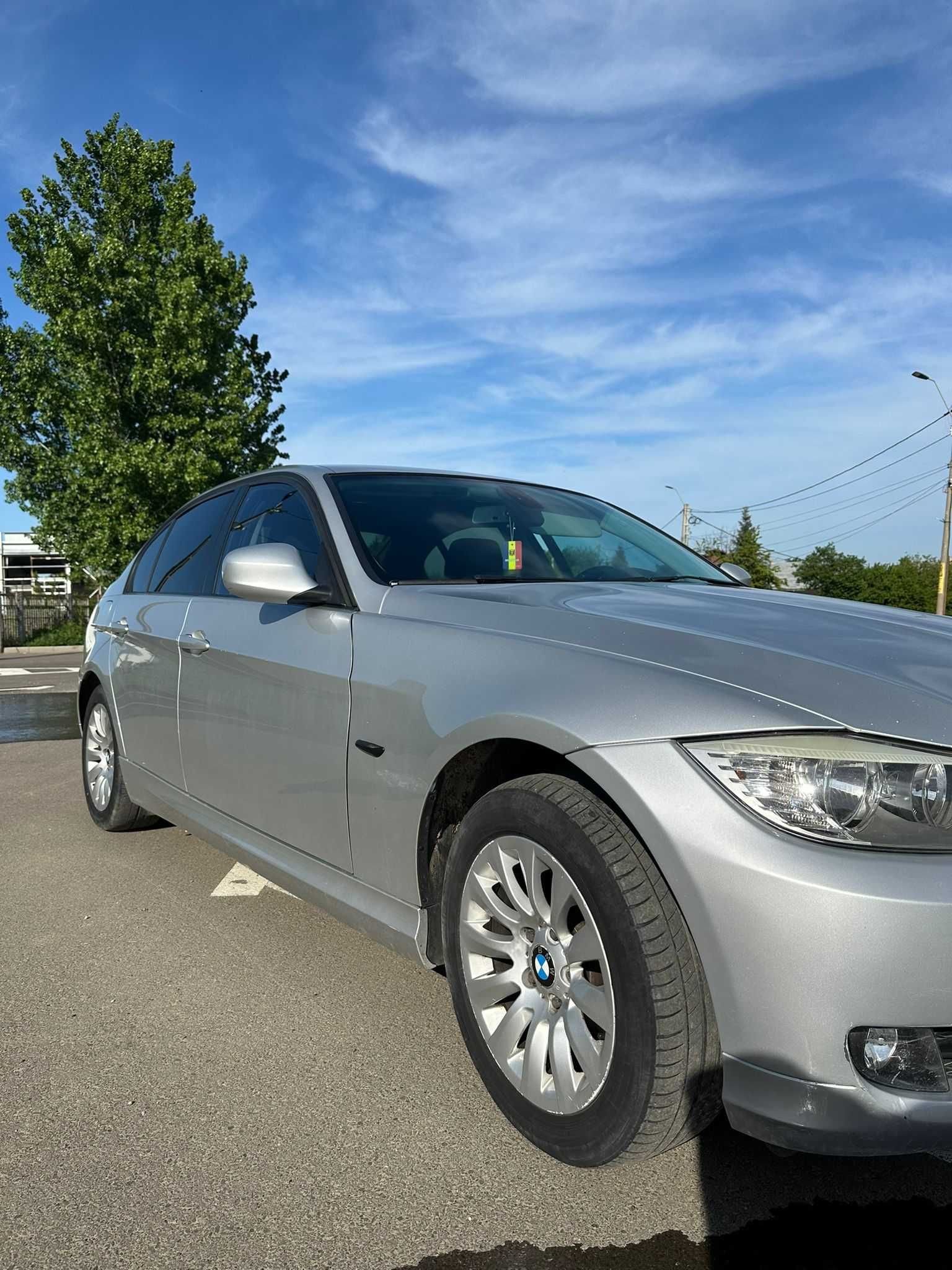 BMW SERIA 3 318d 2010