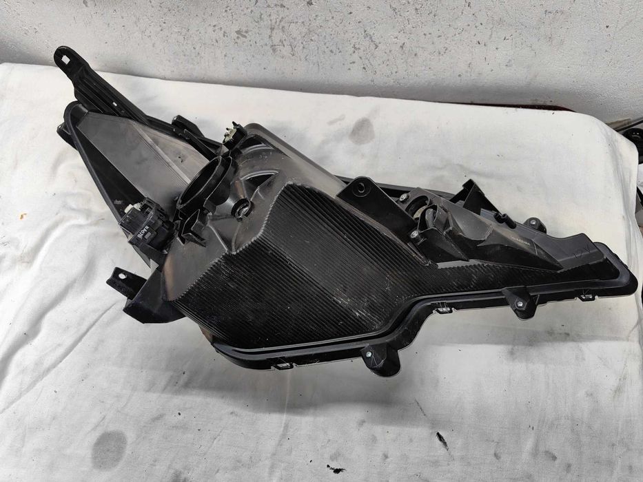 Оригинален фар Mitsubishi Space Star