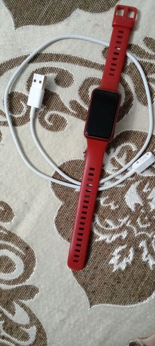 Продам смарт часы HUAWEI Band 7