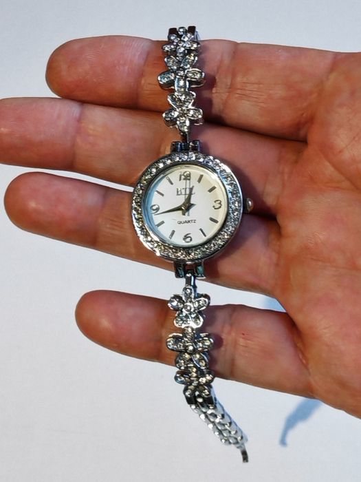 Часовници 2 броя.