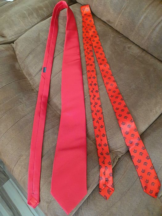 Вратовръзка - като нови - червени / синьо-сиво райе