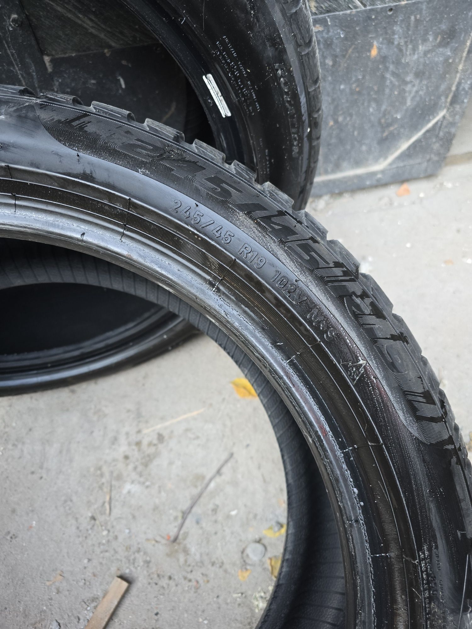 Зимни гуми Pirelli 245 45 19 2бр