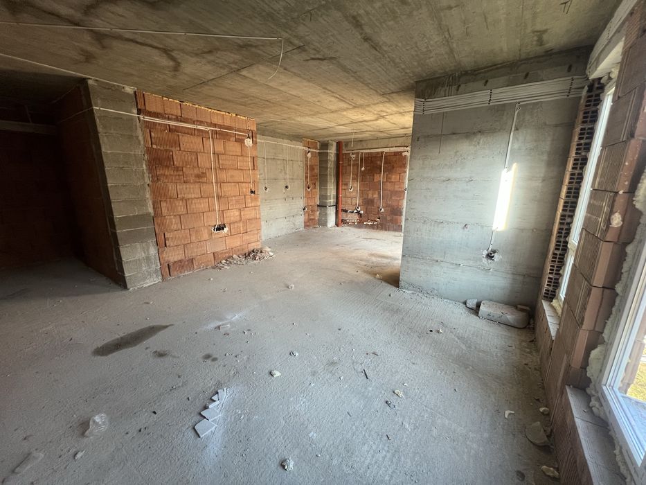 Тристаен апартамент в Остромила