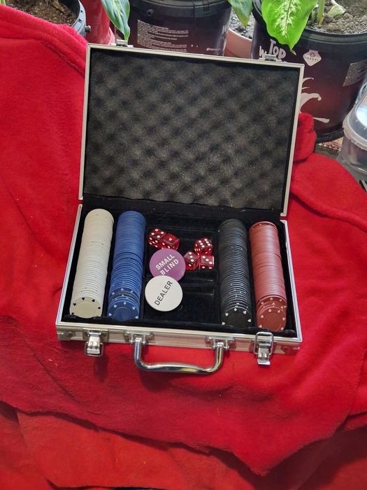 Joc de poker nou.