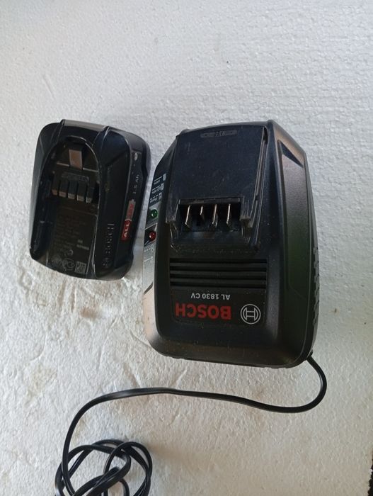 Încărcător și acumulator Bosch 18 v