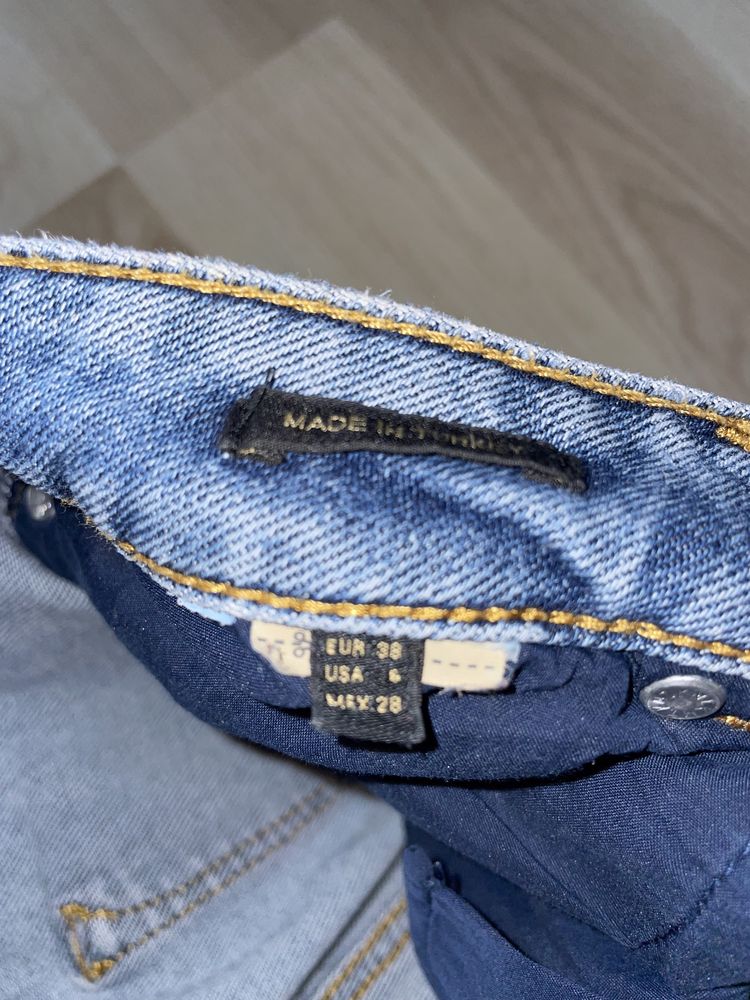 Vând Jeans Massimo dutti și tricou Tommy Hilfiger. Ambele 100 lei