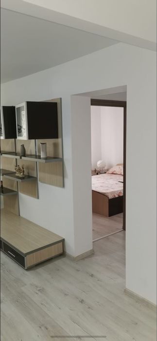 Închiriez apartament