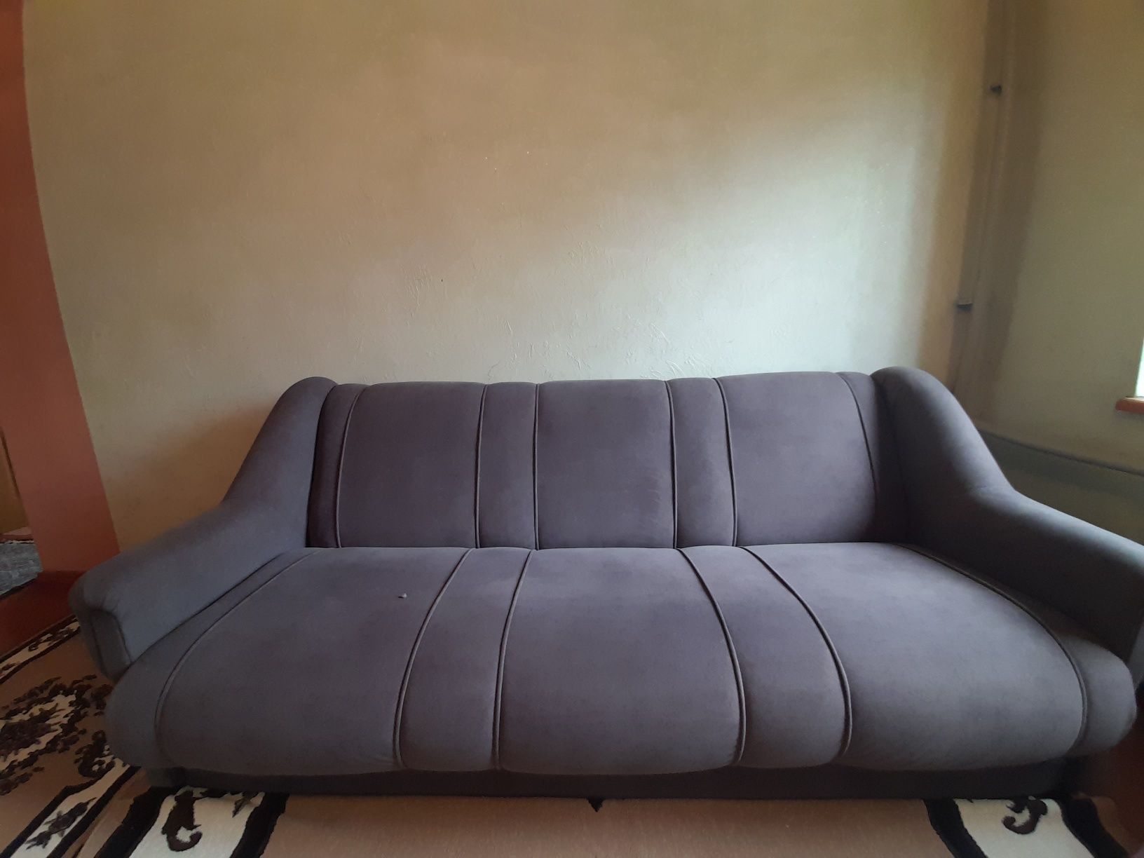 Продам диван.в отличном состояний.почти новая