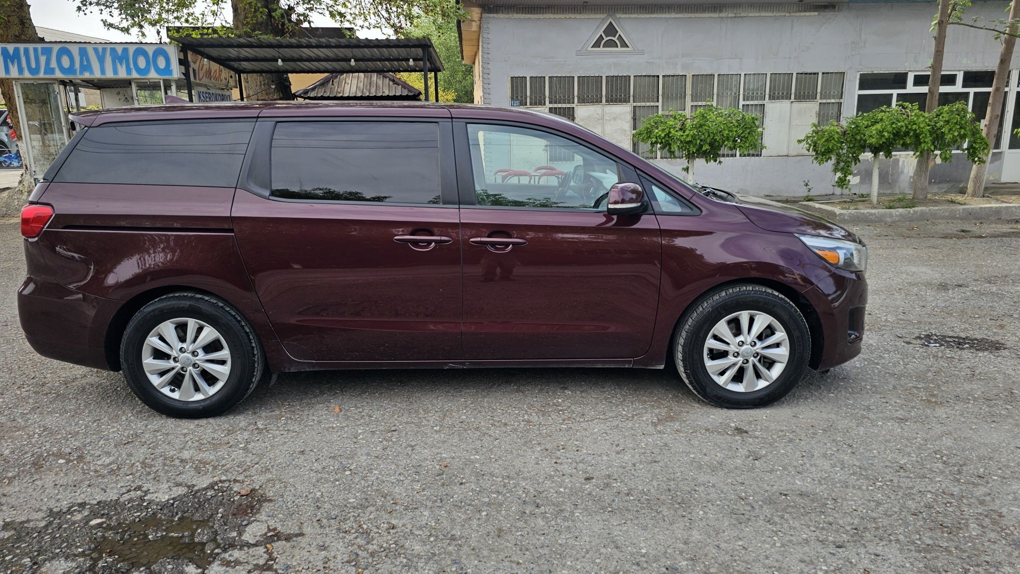 Kia sedona 2017 benzin-gaz