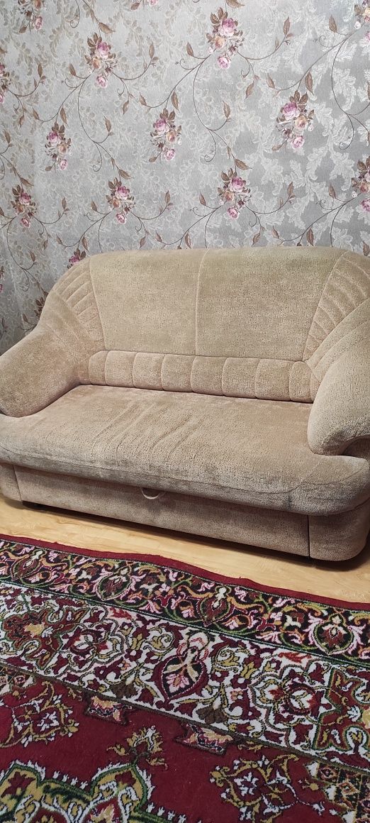 Продам диван раздвижной и кресло