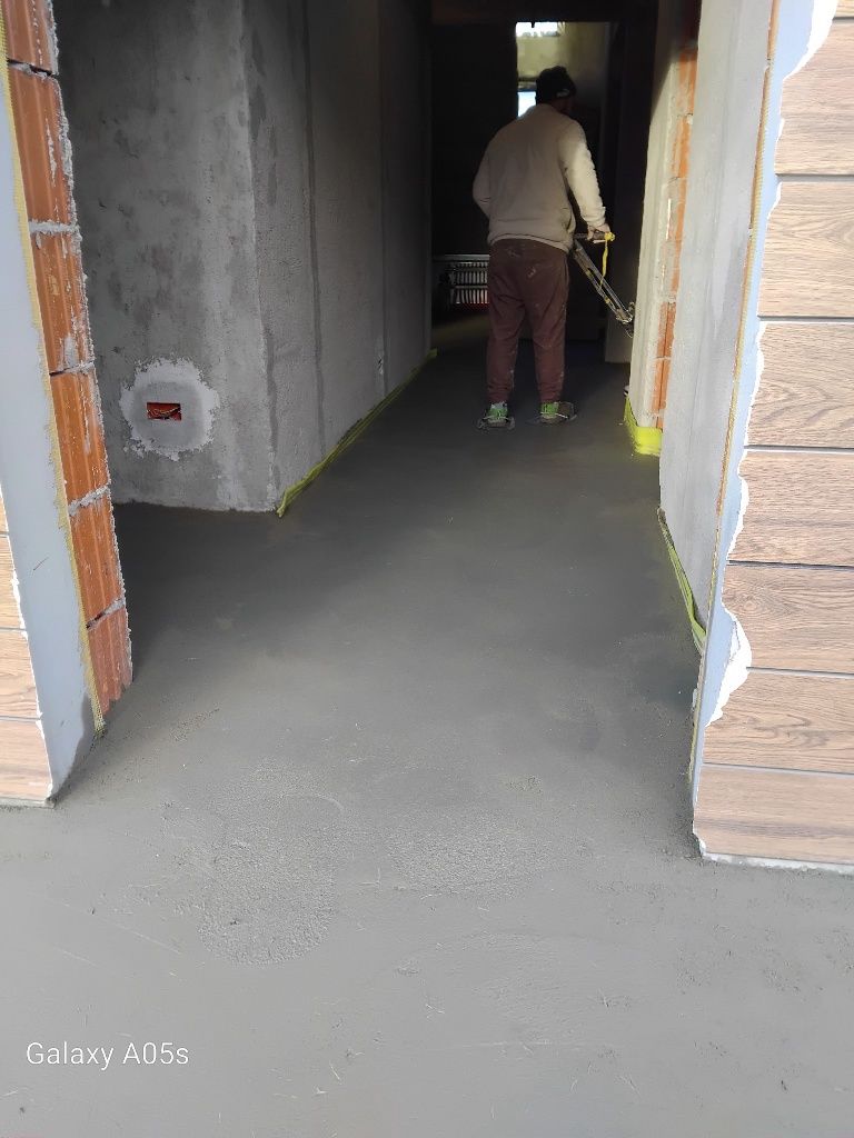 Tencuială manuală clasică/Șapă mecanizată elicopterizată
