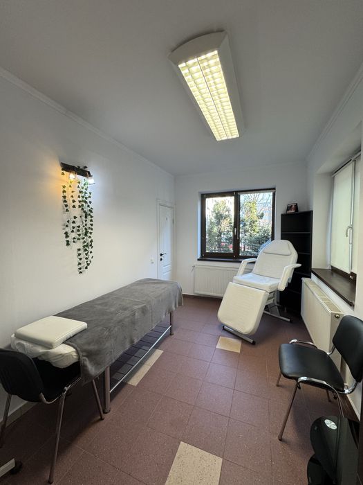 Inchiriez camera cosmetica/make-up/manichiura/pedichiura