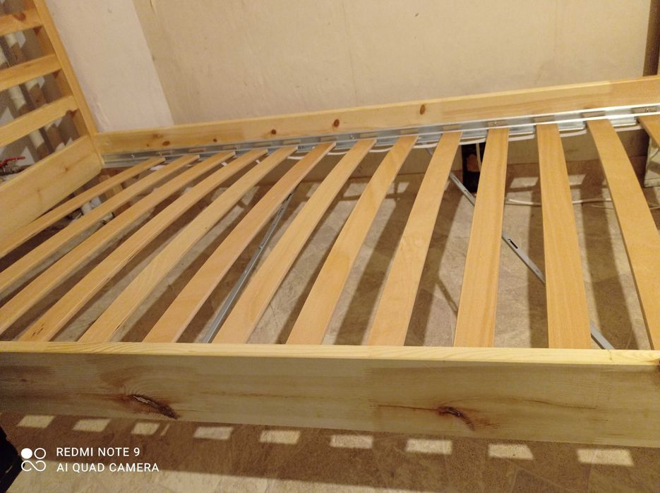 Единично легло с подматрачна рамка