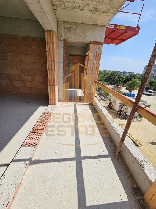 Продава се Двустаен апартамент в Варна, Цветен квартал - 63 кв.м за 1985 €/кв.м - Снимка #5