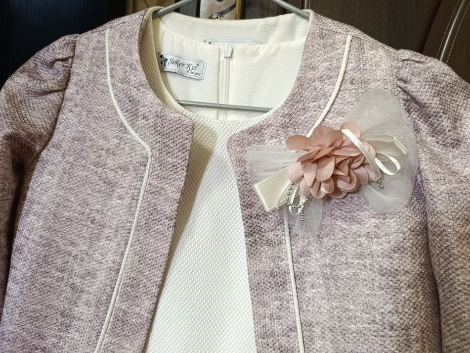 Продаётся платье с пиджаком.