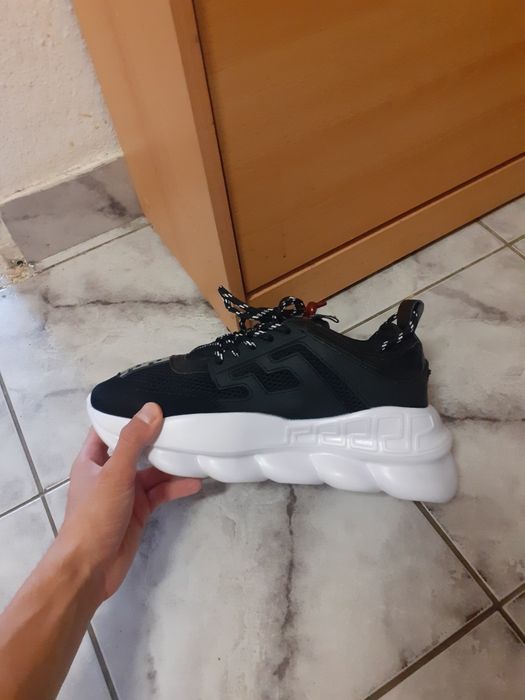 Versace chain reaction Black and White