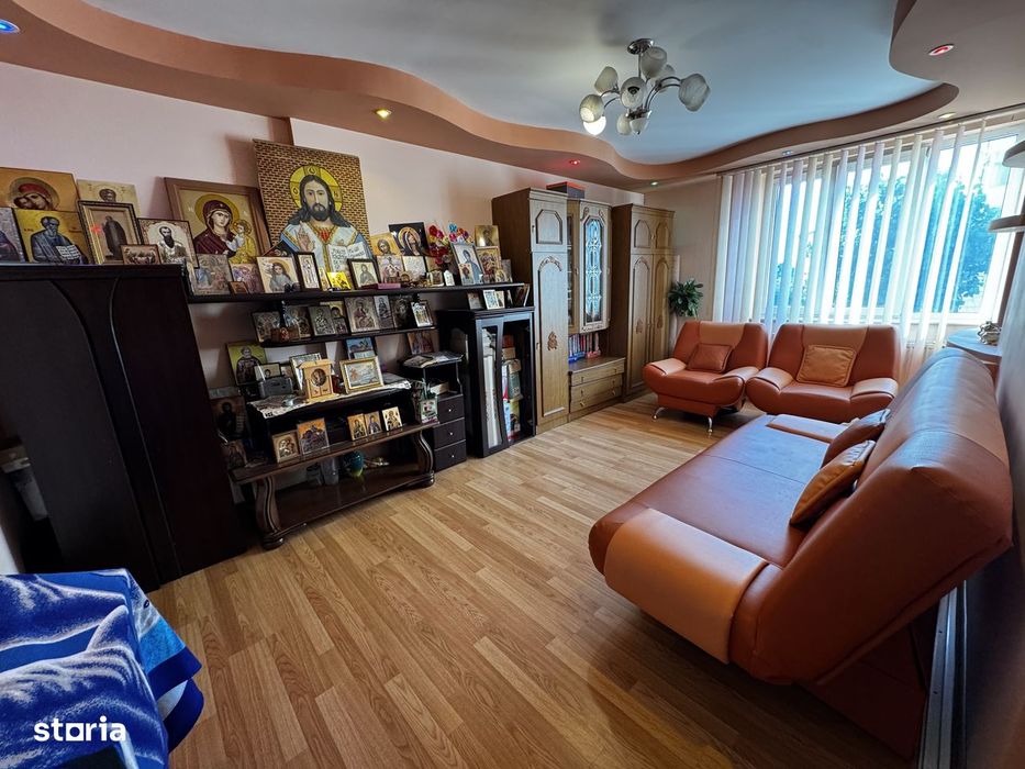 Apartament 4 camere Mioveni, Et1, 2 bai, 2 terase, casa de cultura