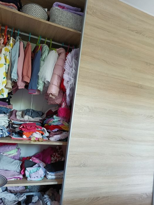 Vând dulap mare uși glisante stare foarte buna