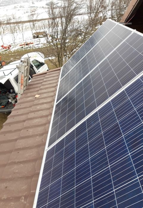 Panouri fotovoltaice, acumulatori, invertoare, montaj