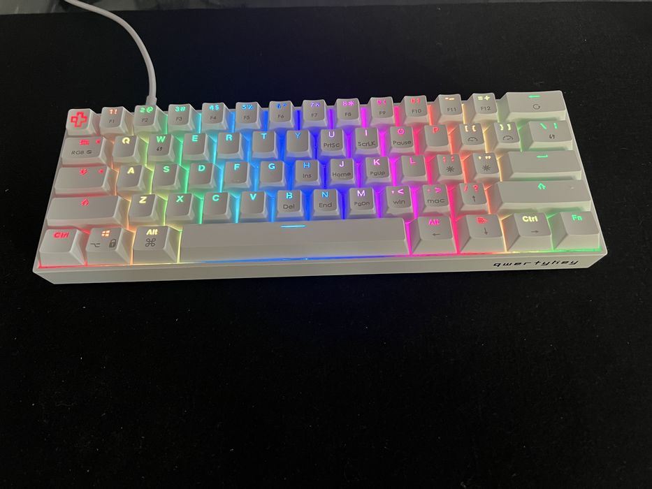 Tastatura mecanica QwertyKey H61 Noua