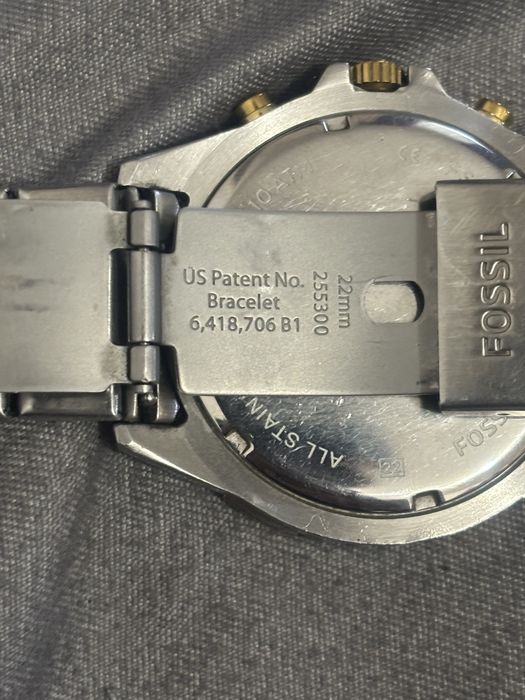 vand ceas fosil urgent