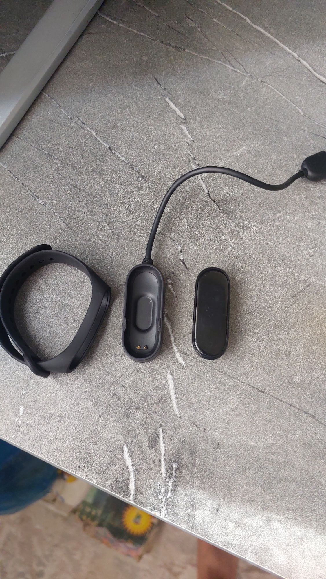 Фитнес браслет Mi band 4 часы не рабочие