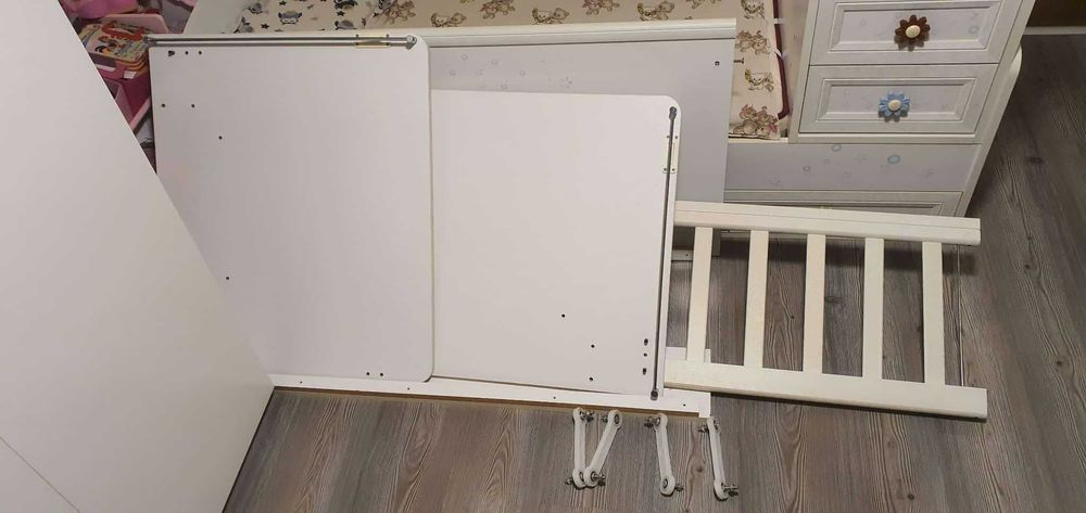 Бебешка детска кошара с люлеещ механизъм легло скрин и два матрака