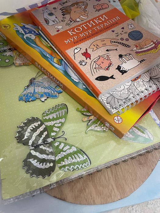 Скетчбук, пластелин, раскраски, уно игра оригинал