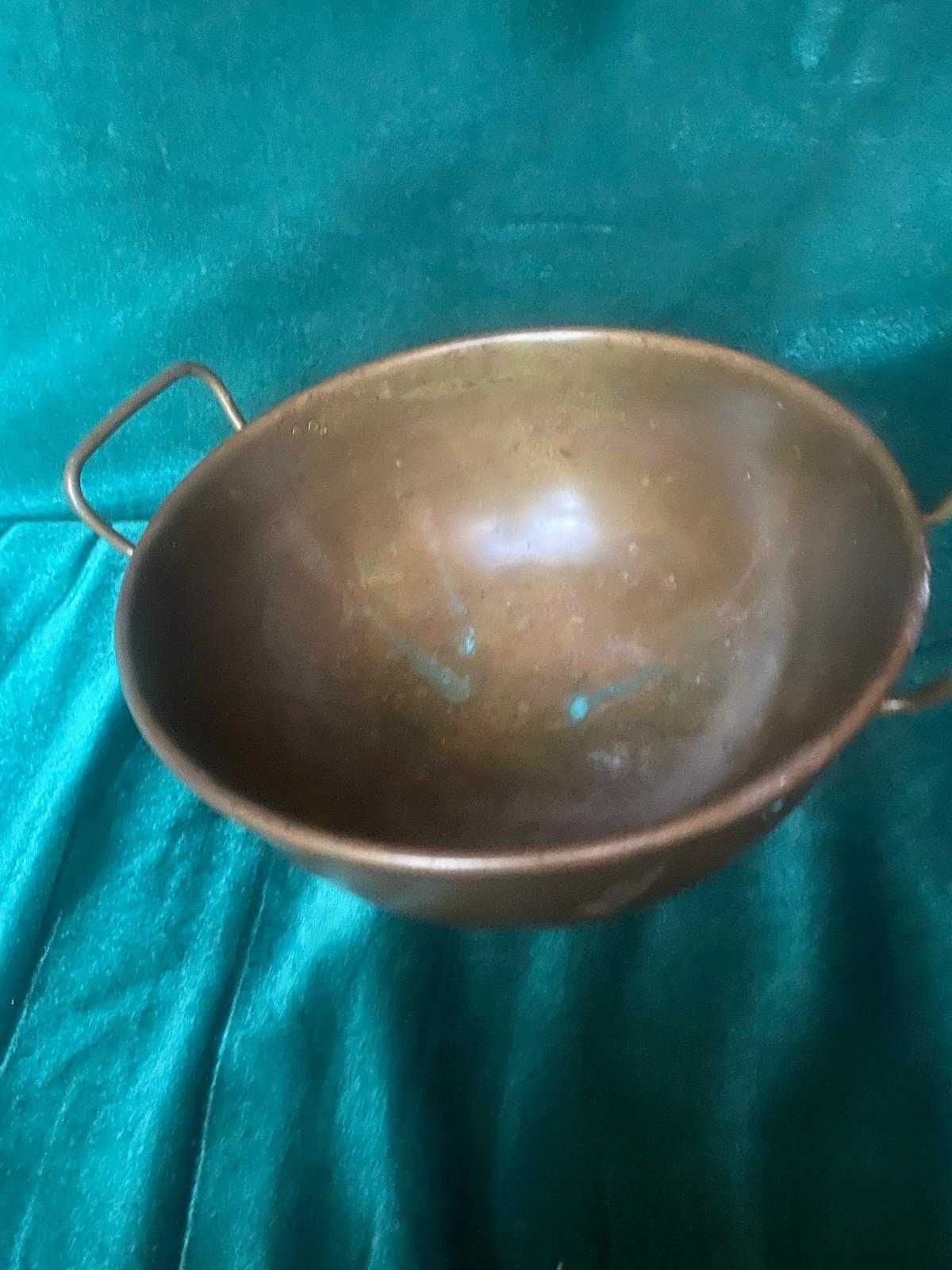 Tavi vase cupru, alama