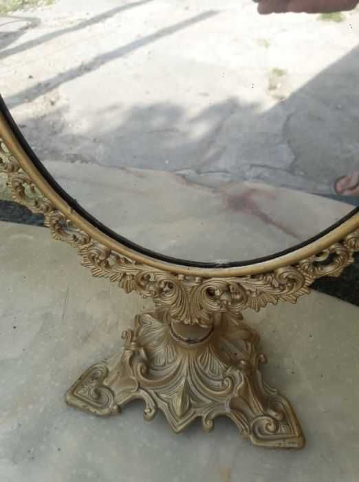 Oglinda vintage cu rama si suport din bronz