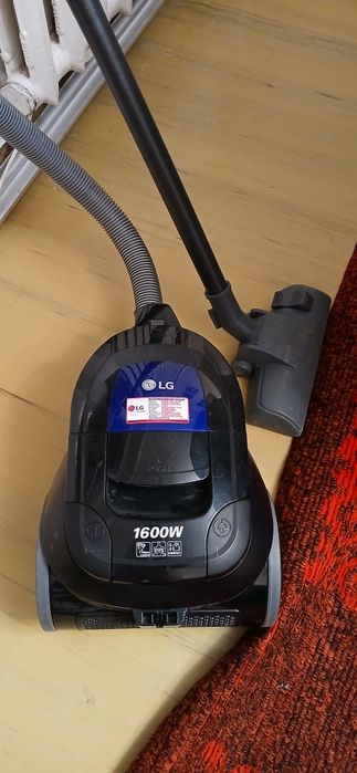 Пылесос LG 1600W