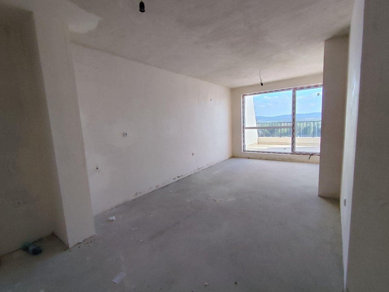 Продава се Тристаен апартамент в Бургас, Център - 111 кв.м за 1023 €/кв.м - Снимка #3