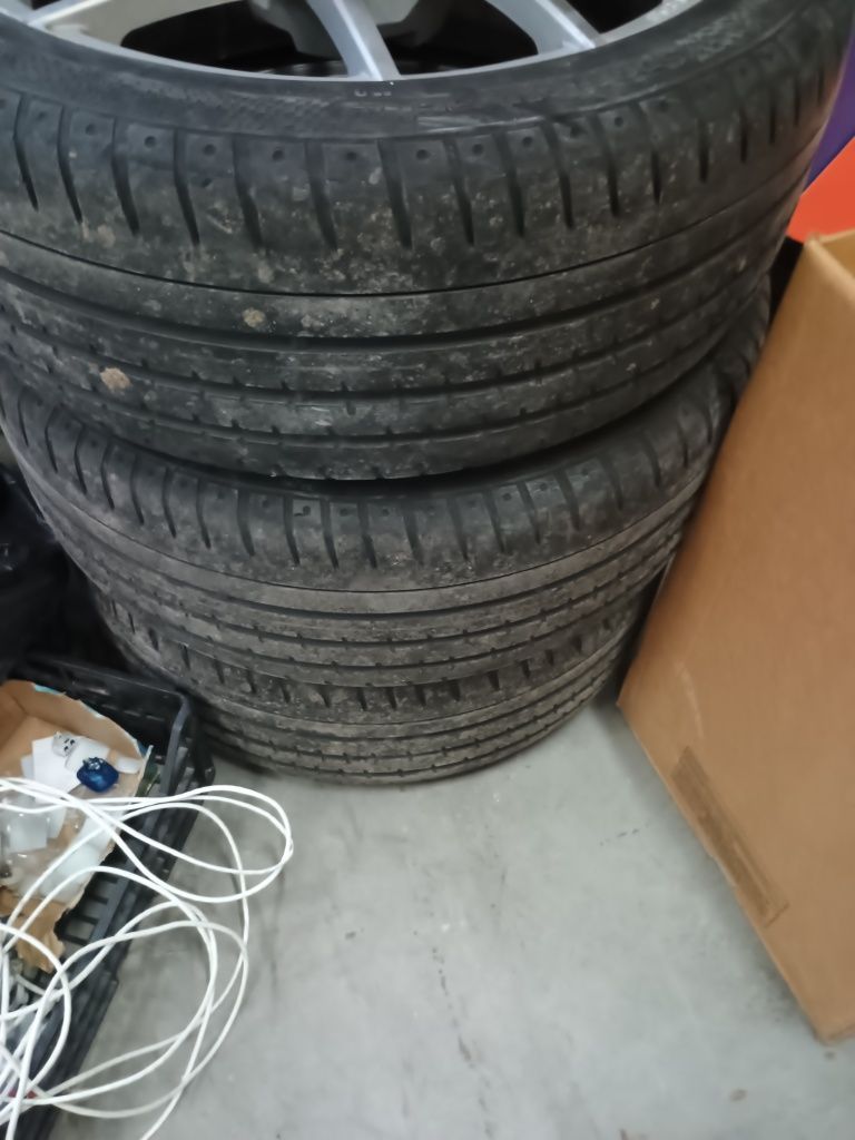 4 roti date jos de pe Mercedes ML