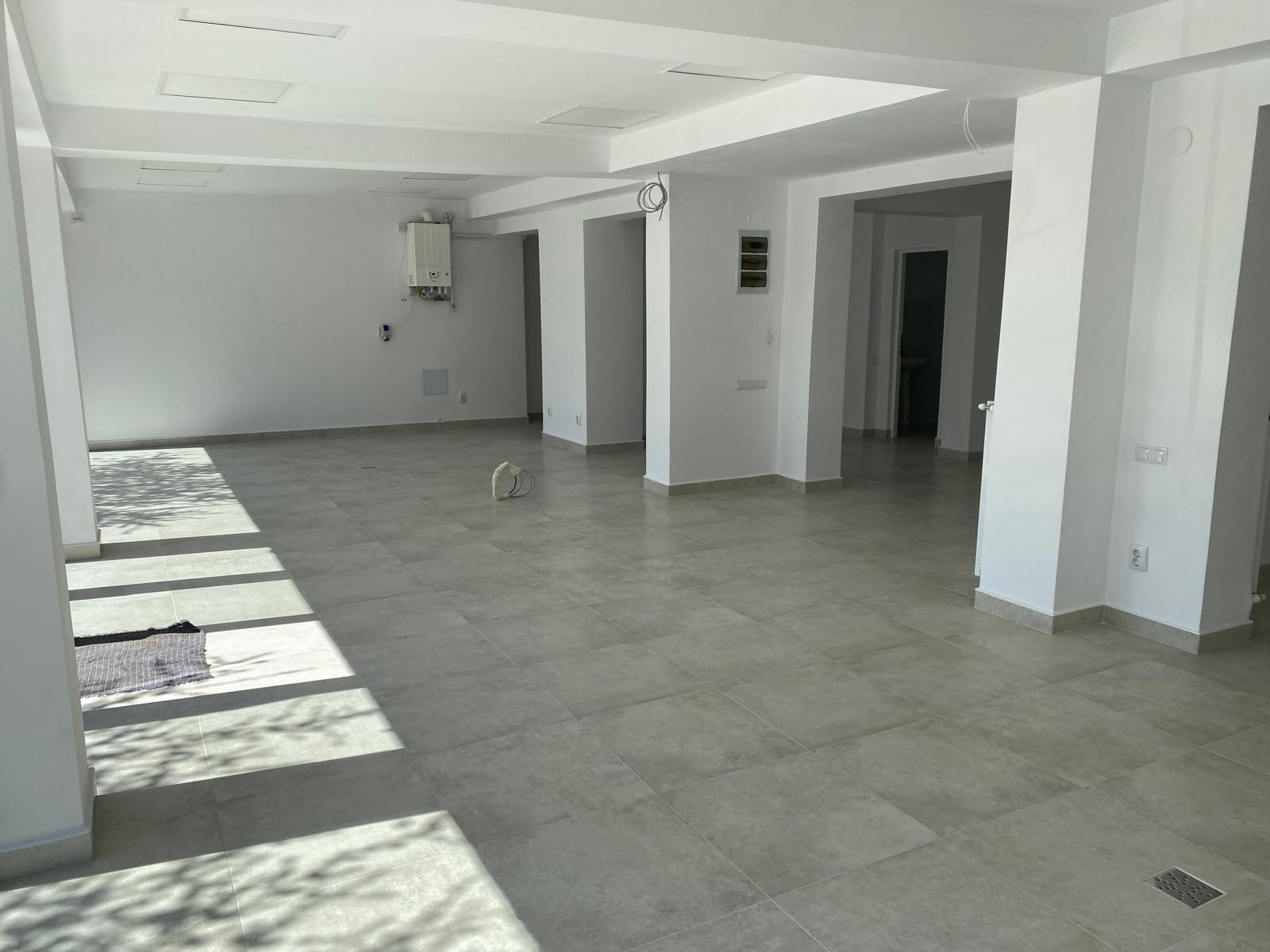 Inchiriez spatiu comercial