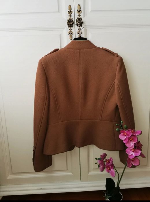 Sacou cambrat în talie cu nasturi