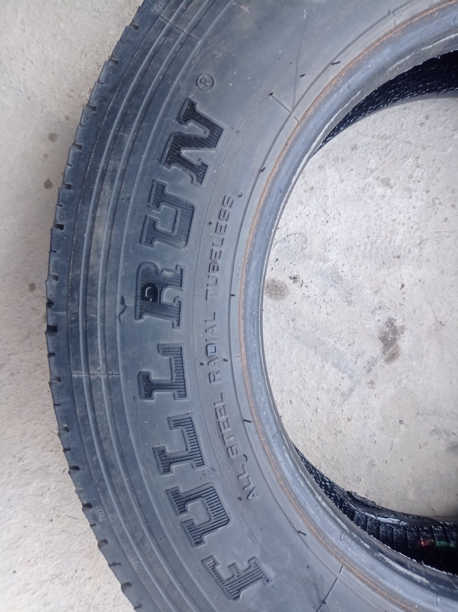 ISUZU ga  balon sotiladi FULL RUN  balon 215 /75 /17.5