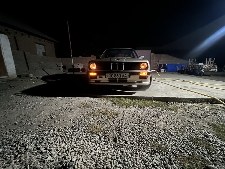 Подам BMW E30.