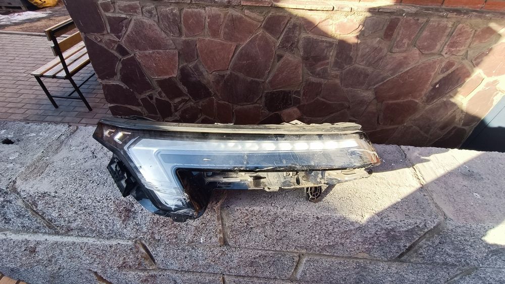 Продам верхнюю фару от Jac js4