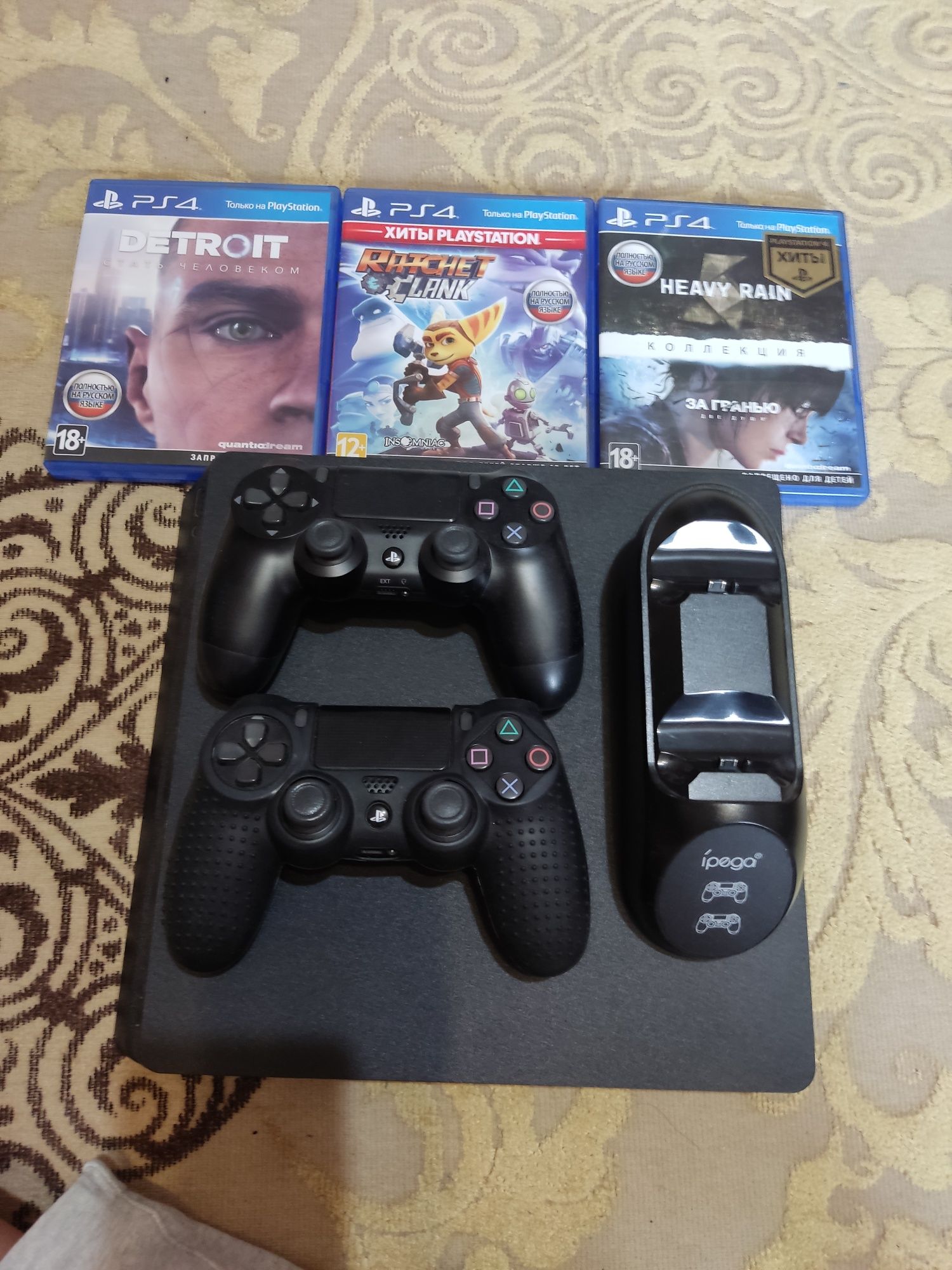 Playstation 4, 2 джостика и игры
