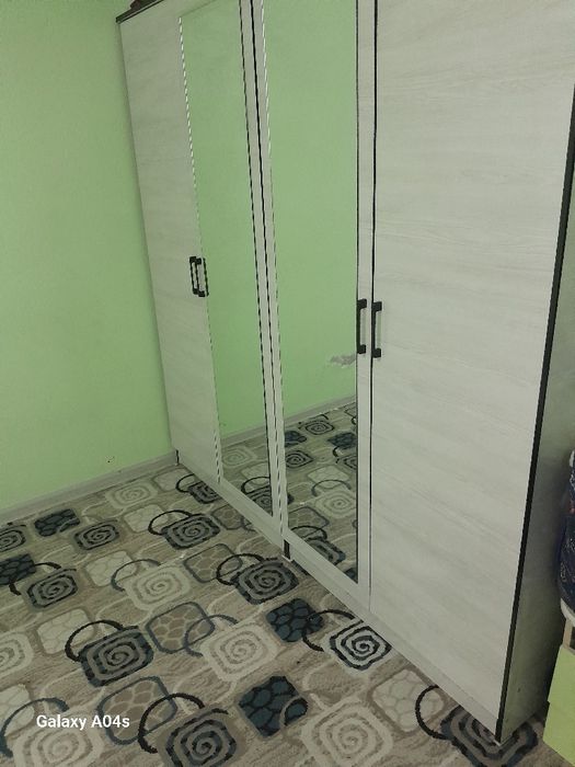 Ijarachi qizlarni qoyaman