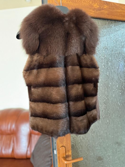Vesta de nurca cu guler de vulpe