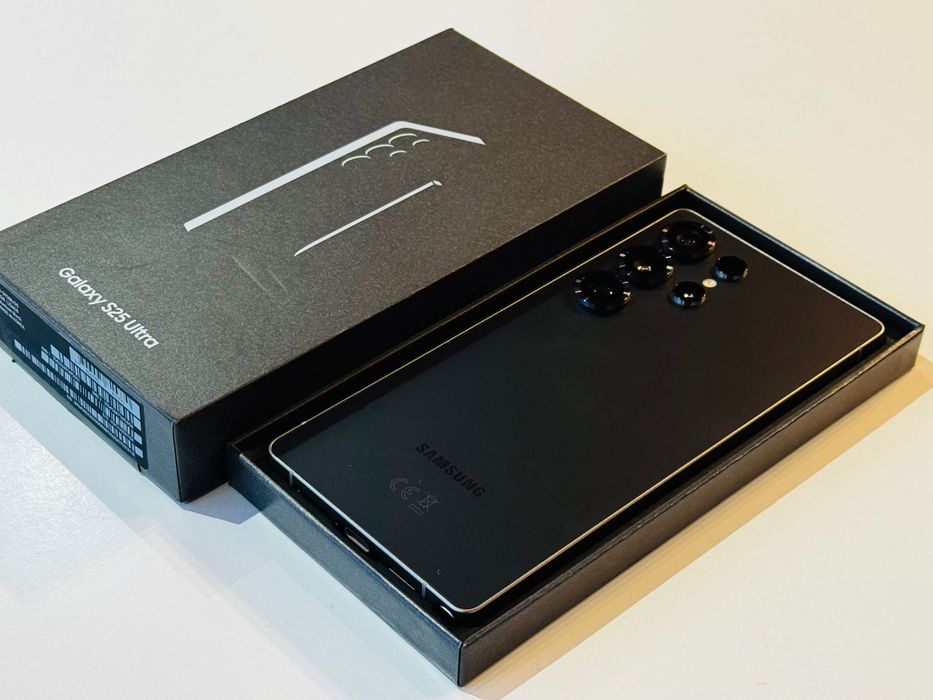 НОВ! Samsung S25 Ultra 256GB Black Titanium Гаранция 1 година
